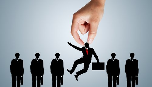 Tips to catch the attention of head hunters